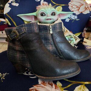 L’Artiste By Spring Step Black and Plaid Scotalla Bootie Size 11/ 42 EU